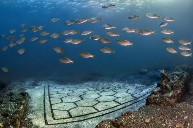 Hallázgo histórico: encuentran un antiguo suelo de mármol romano en el fondo del mar