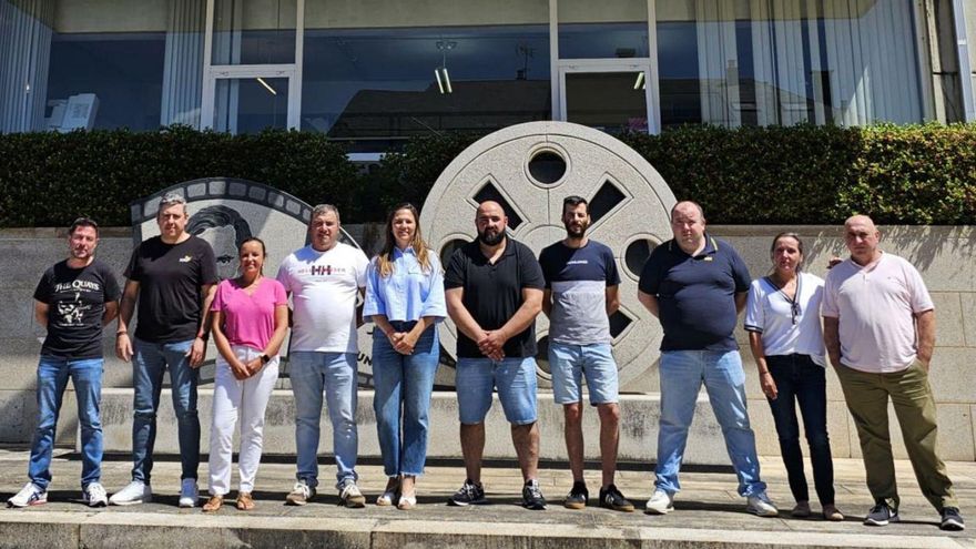 Juntos por el Día Internacional del Orgullo LGTBIQ+. El Concello de Forcarei se sumó un año más a la conmemoración de 28 de Junio , Día Internacional del Orgullo LGTBIQ+. El gobierno colocó la bandera multicolor en el balcón del consistorio e invitó el viernes a toda la corporación a hacer una fotografía al finalizar el pleno municipal. Es la última imagen oficial como ejecutivo bipartito.
