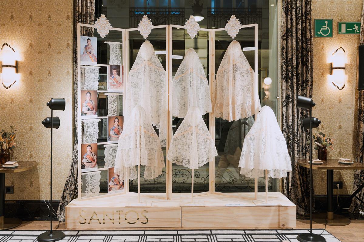 Algunas de las Manteletas elaboradas por Santos Textil, lucidas por Falleras Mayores de València.