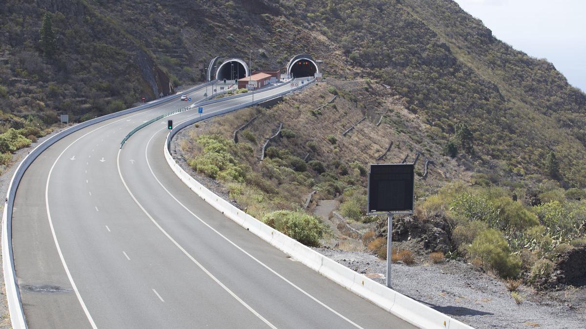 Anillo Insular de Carreteras en Las Manchas (Santiago del Teide).