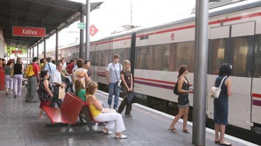 La estación de Xàtiva rememora escenas de hace varias décadas.