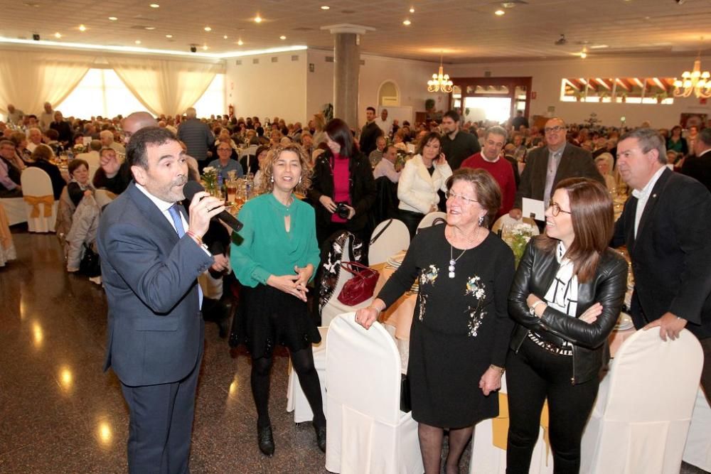 Almuerzo y baile por el Día de los Enamorados en el Club de Mayores de Cartagena