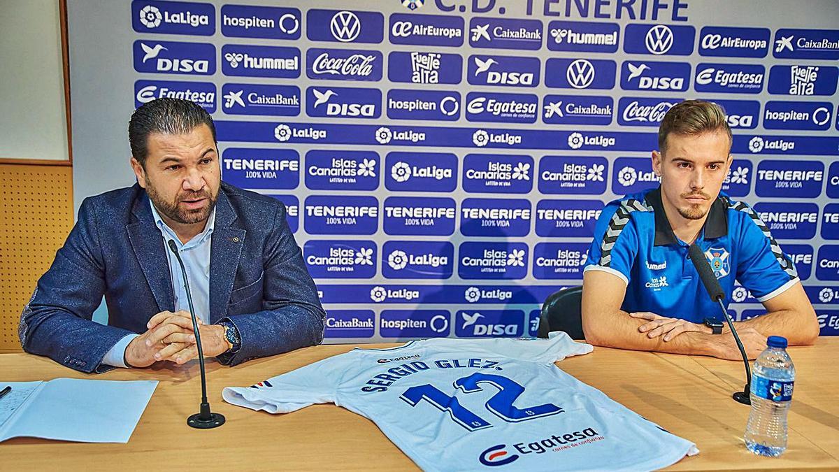 Juan Carlos Cordero, junto a Sergio González en la presentación de este.