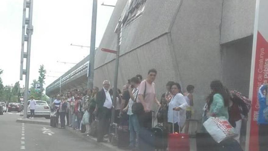 Cues per aconseguir un taxi a l&#039;estació de Girona