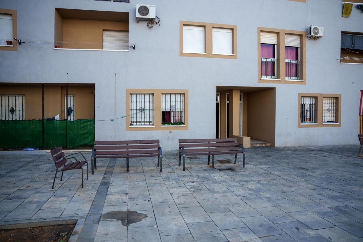 Imágenes del lugar del tiroteo de ayer donde han fallecido tres personas en Isla Cristina. A 17 de agosto de 2026 en Isla Cristina, Huelva (Andalucía, España). Tres personas --una mujer de 39 años embarazada de ocho meses, otra mujer de 62 años y un menor de 16-- han muerto este domingo como consecuencia de un tiroteo registrado en la barriada de El Rocío de Isla Cristina (Huelva), que podría estar relacionado con el que acabó con un hombre muerto y otro herido en 2024 en la barrida de El Torrejón de Huelva capital. 17 AGOSTO 2026 Francisco J. Olmo / Europa Press 17/08/2026. Francisco J. Olmo;category_code_new;