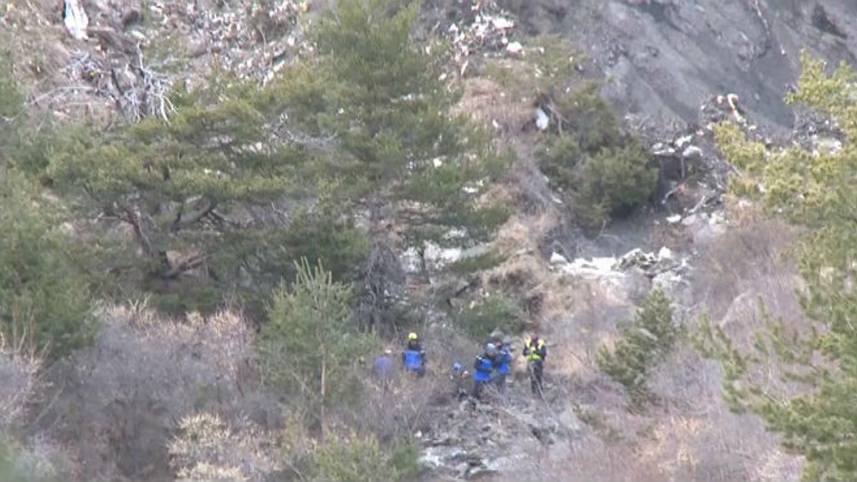 Imágenes de los restos del avión de Germanwings estrellado en los Alpes