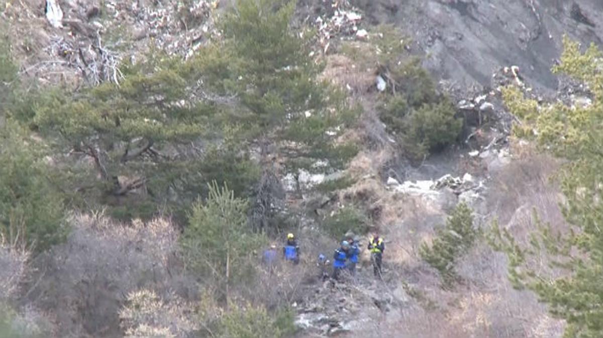 Imágenes de los restos del avión de Germanwings estrellado en los Alpes