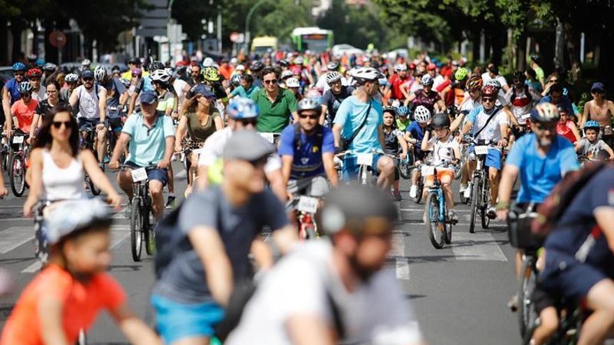 Más de 2.000 personas se dan cita en el V Día de la Bicicleta de Cadena 100