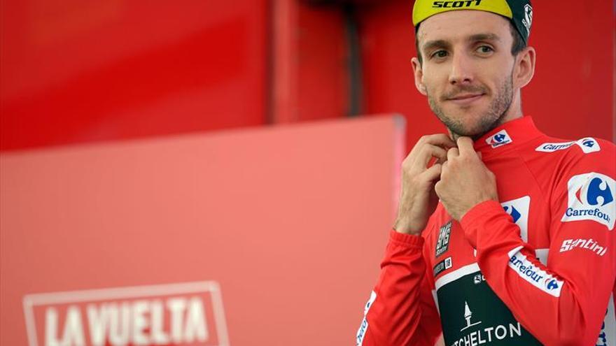 Simon Yates se viste de líder en el alto de La Covatilla