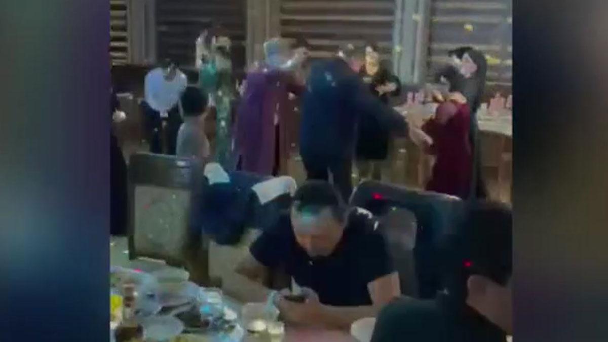 El cirujano González Rivas descubre que en Uzbekistán no hay coronavirus. En la foto, un momento de una fiesta celebrada en el país, en una imagen grabada por el médico.