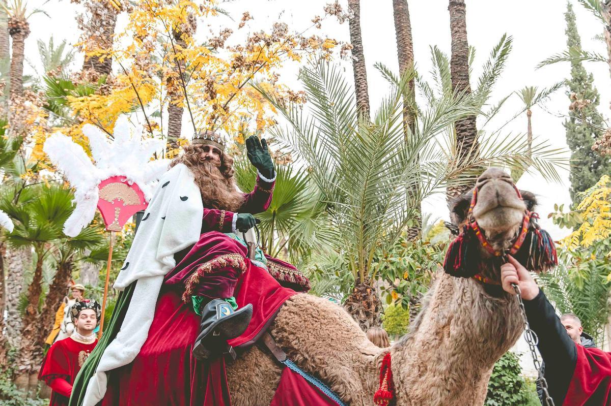 Los Reyes Magos llegan en dromedario a Elche