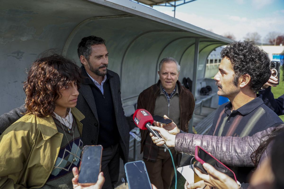 Los actores atendieron a los medios tras grabar algunas escenas