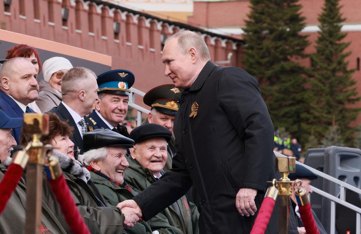 Putin preside en Moscú el desfile militar por el aniversario de la victoria frente a los nazis