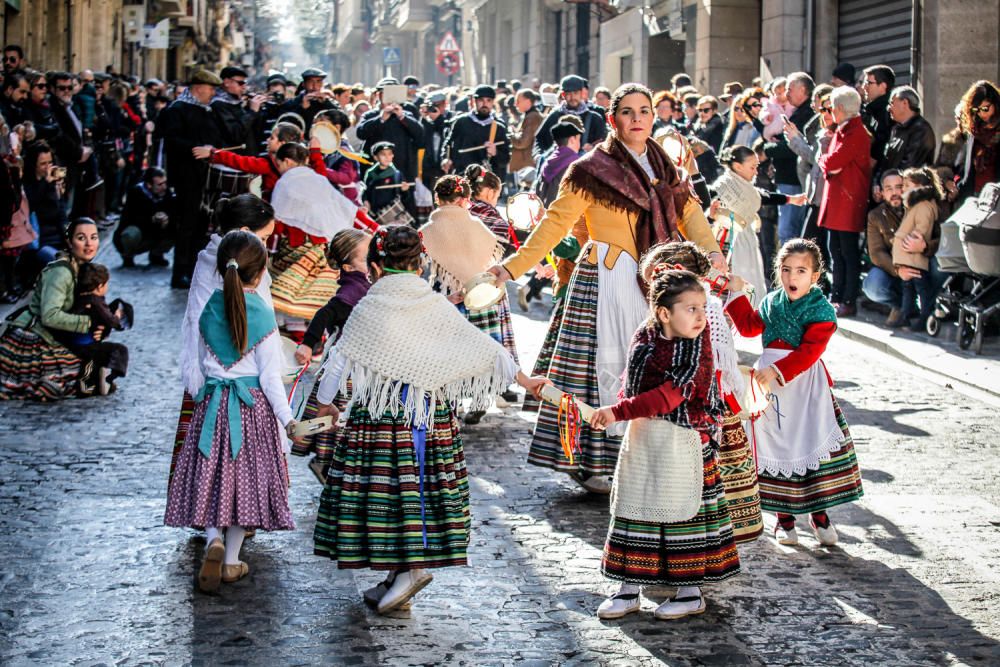 «Les Pastoretes» adoran al Niño en Alcoy