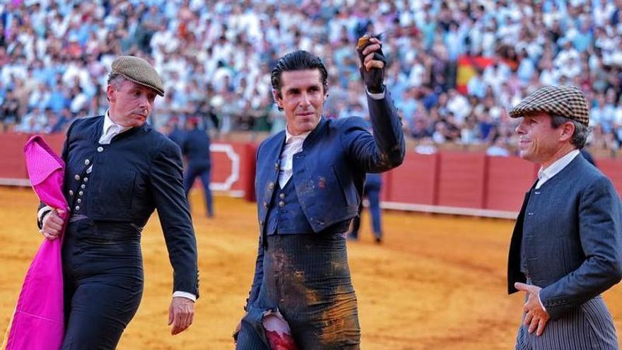 Alejandro Talavante, herido con "pronóstico grave" en el muslo derecho en la Maestranza tras cortar dos orejas en el festival