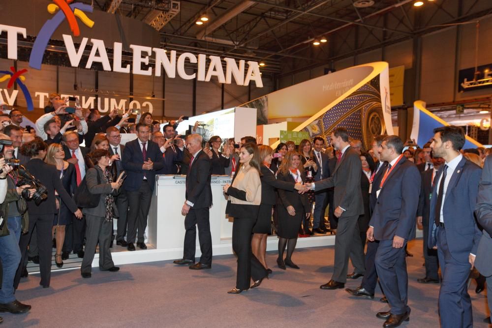 Visita de los Reyes al stand de la Costa Blanca en