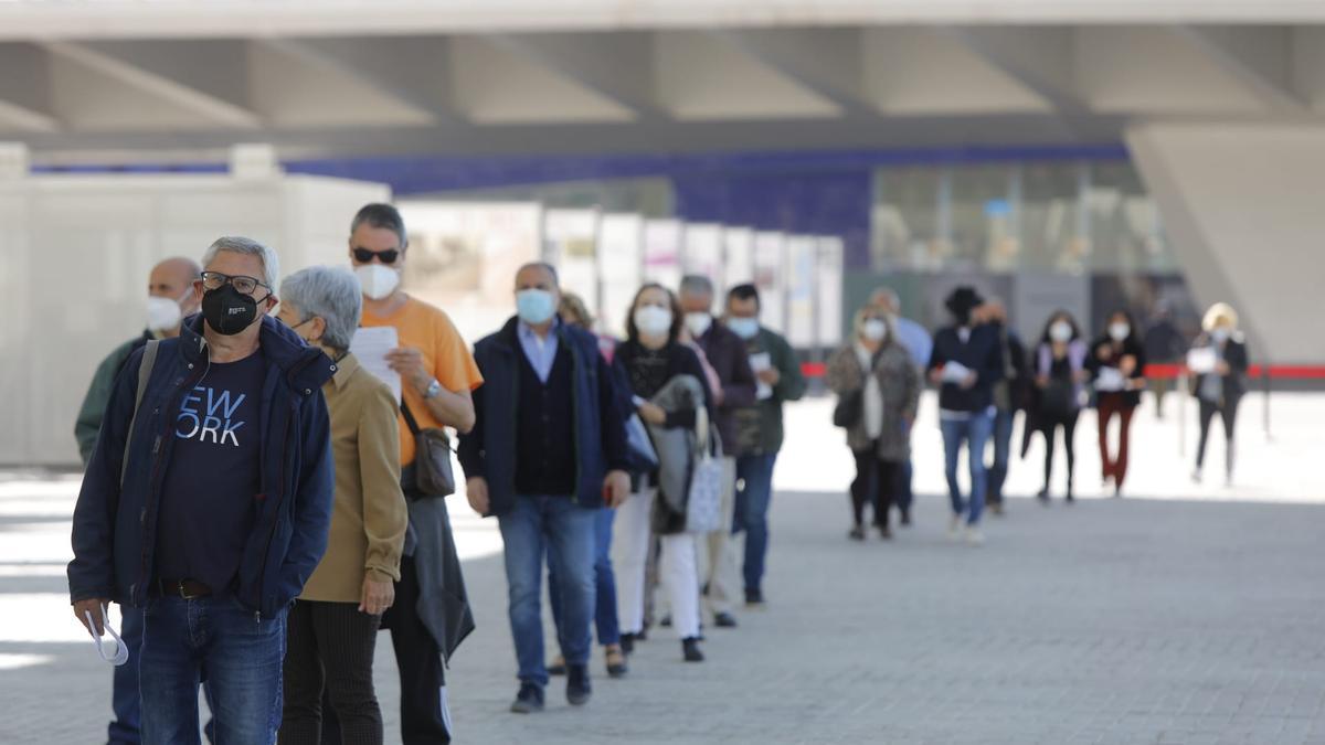 Vacunación masiva en la Ciudad de las Artes de València