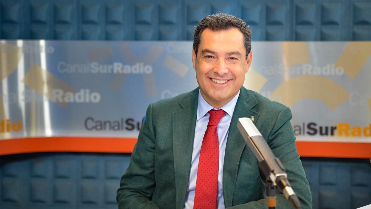 Juanma Moreno, este lunes en Canal Sur Radio.