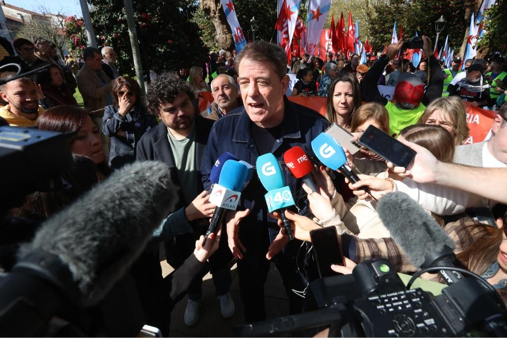 Miles de gallegos reivindican mejoras en la sanidade pública en Santiago