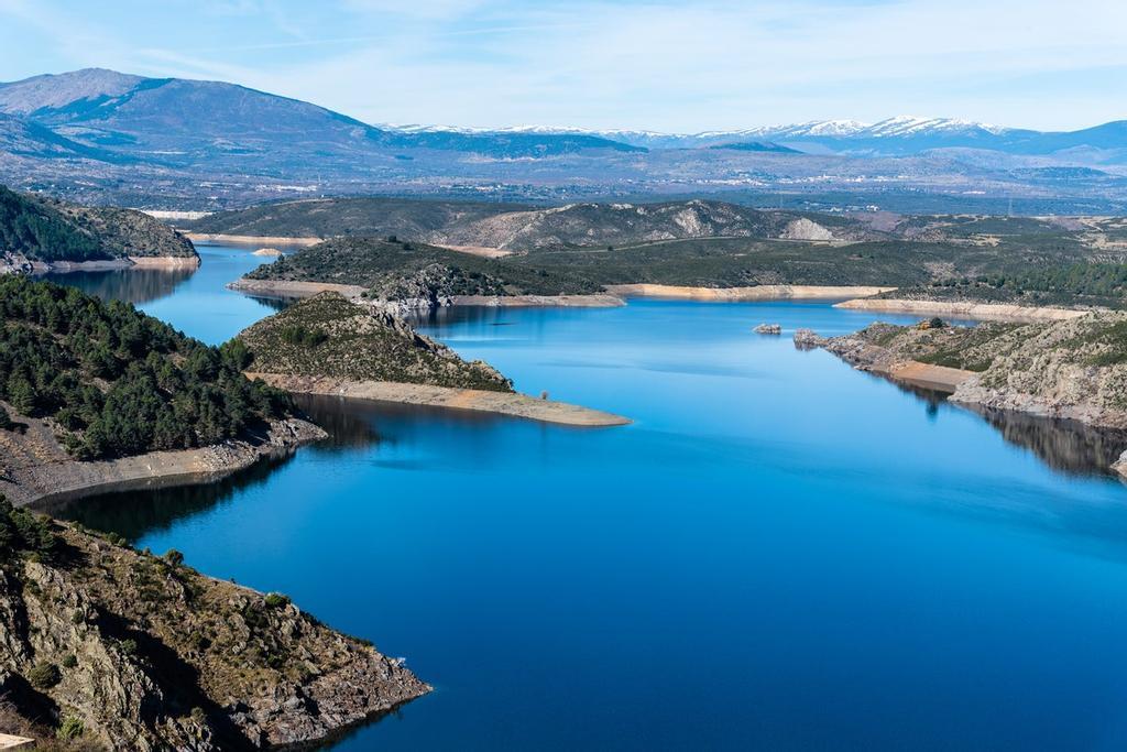 Ver el embalse del Atazar desde lo más alto es una preciosa experiencia 