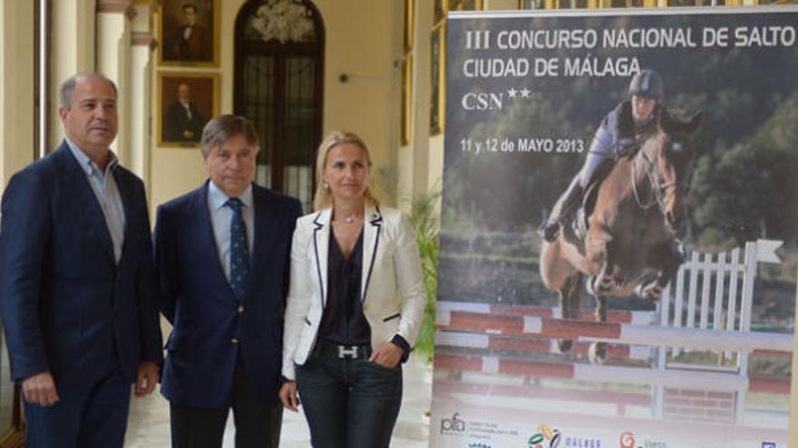 Javier Imbroda, junto a Emilio Peralta y Esther Campaña.