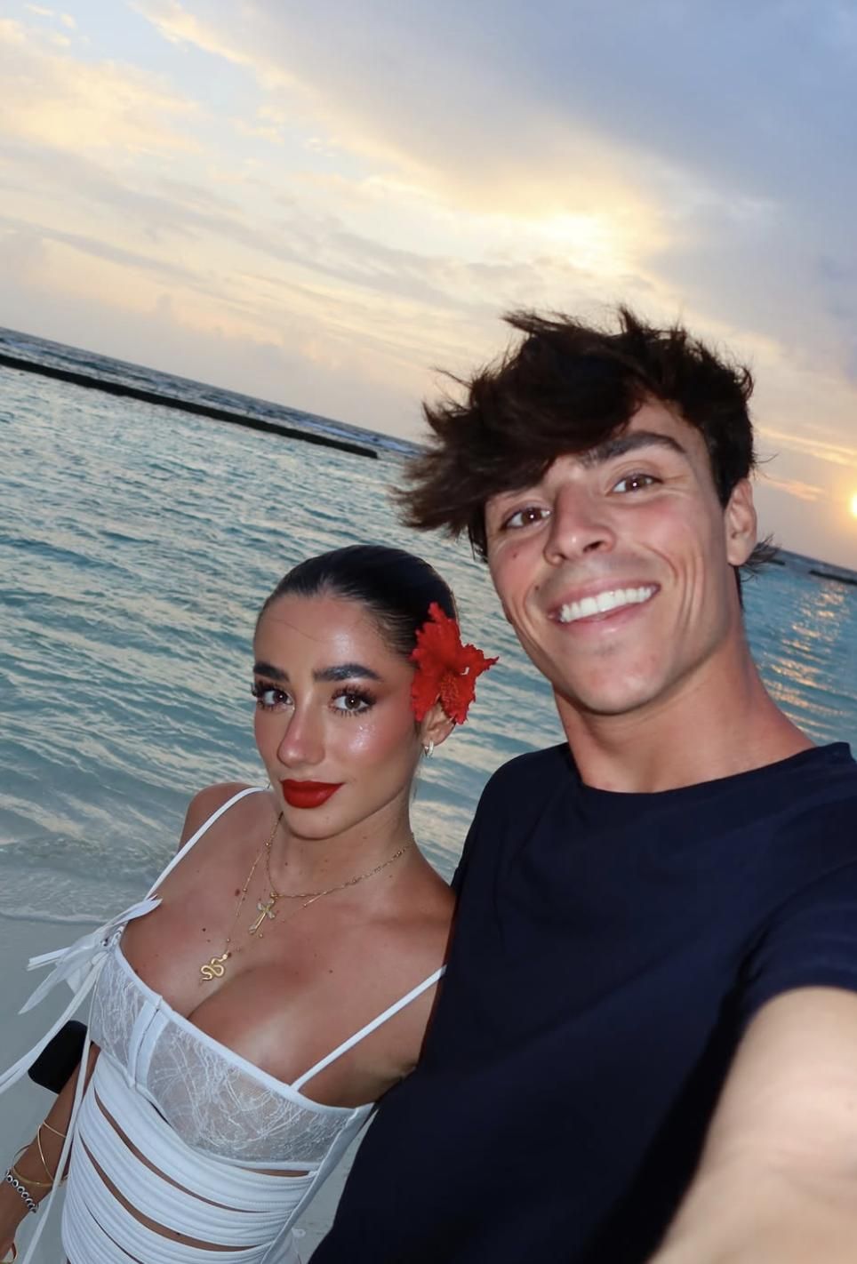 Lola Lolita y su nueva pareja, Alonso Lopez, en sus vacaciones a las Madivas