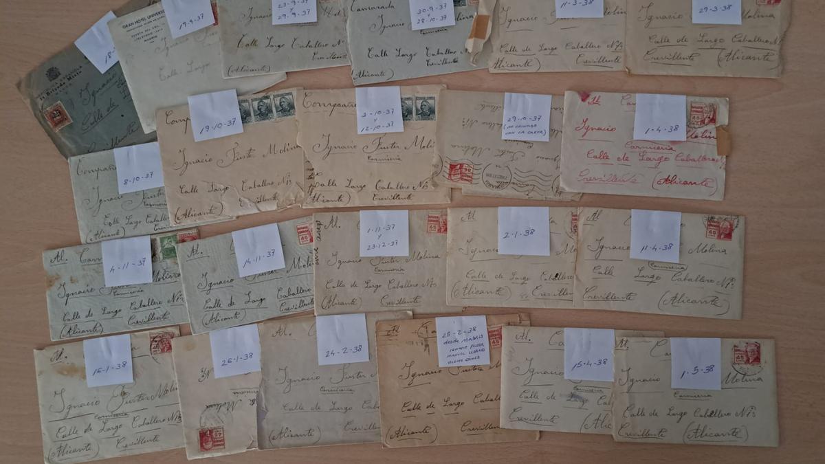 Las cartas de la Guerra Civil, ya catalogadas, que se han donado en Crevillent