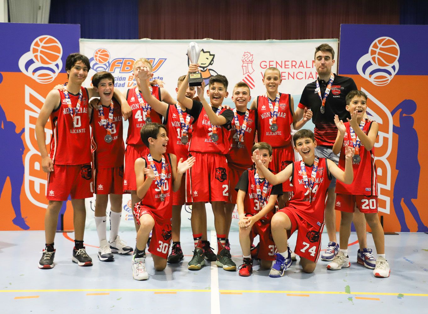 Los campeones esta temporada en Minibasket