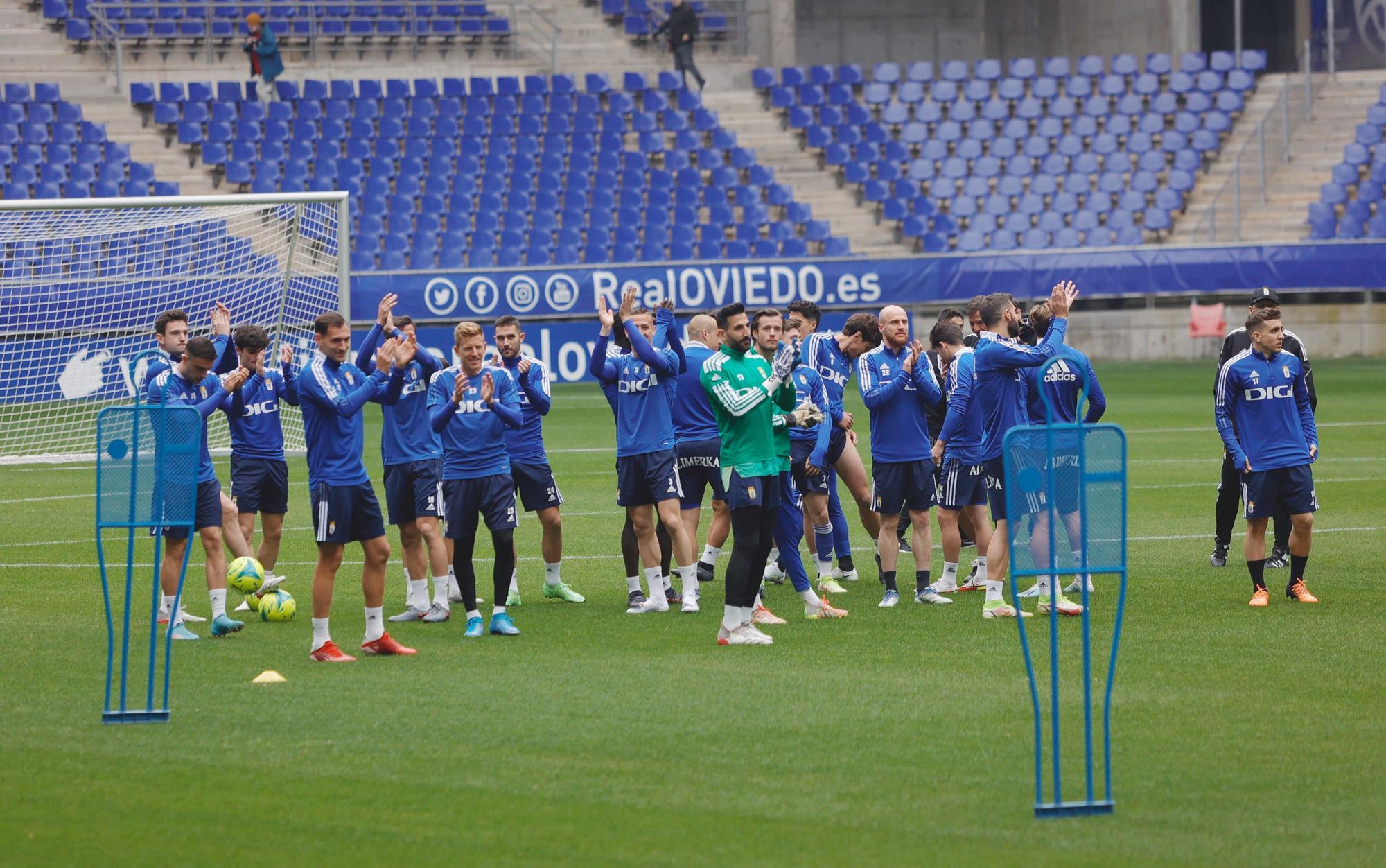 EN IMÁGENES: Miles de hinchas azules animan al equipo antes del derbi en un entrenamiento en el Tartiere