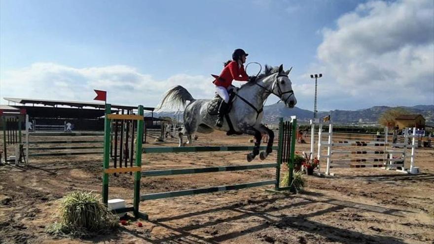 Luis Mompó domina la segunda jornada en el Poni Club Castelló