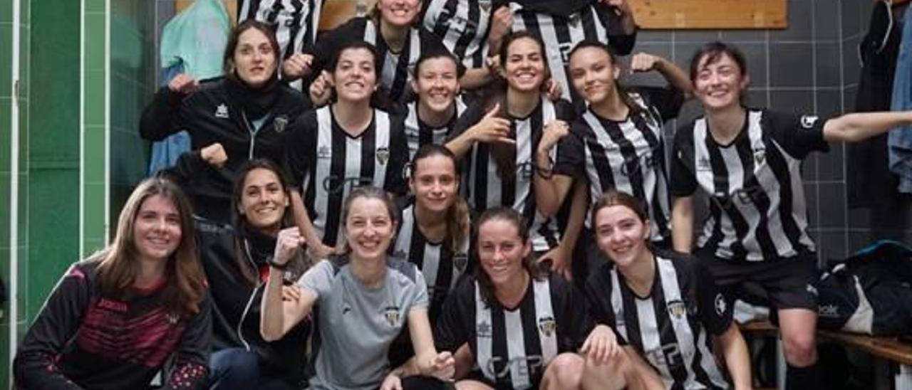 Las jugadoras del Castellonense celebran la victoria.