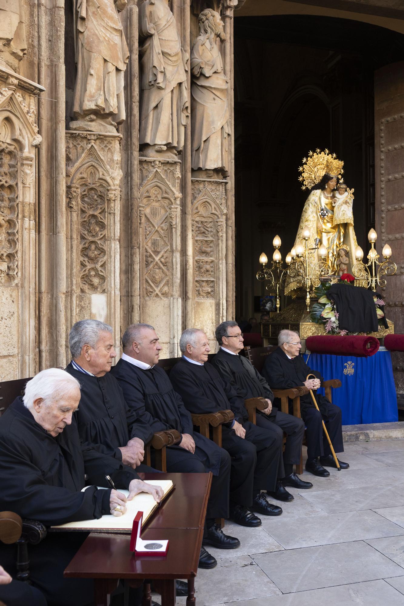 La Virgen de los Desamparados asiste al Tribunal de las Aguas