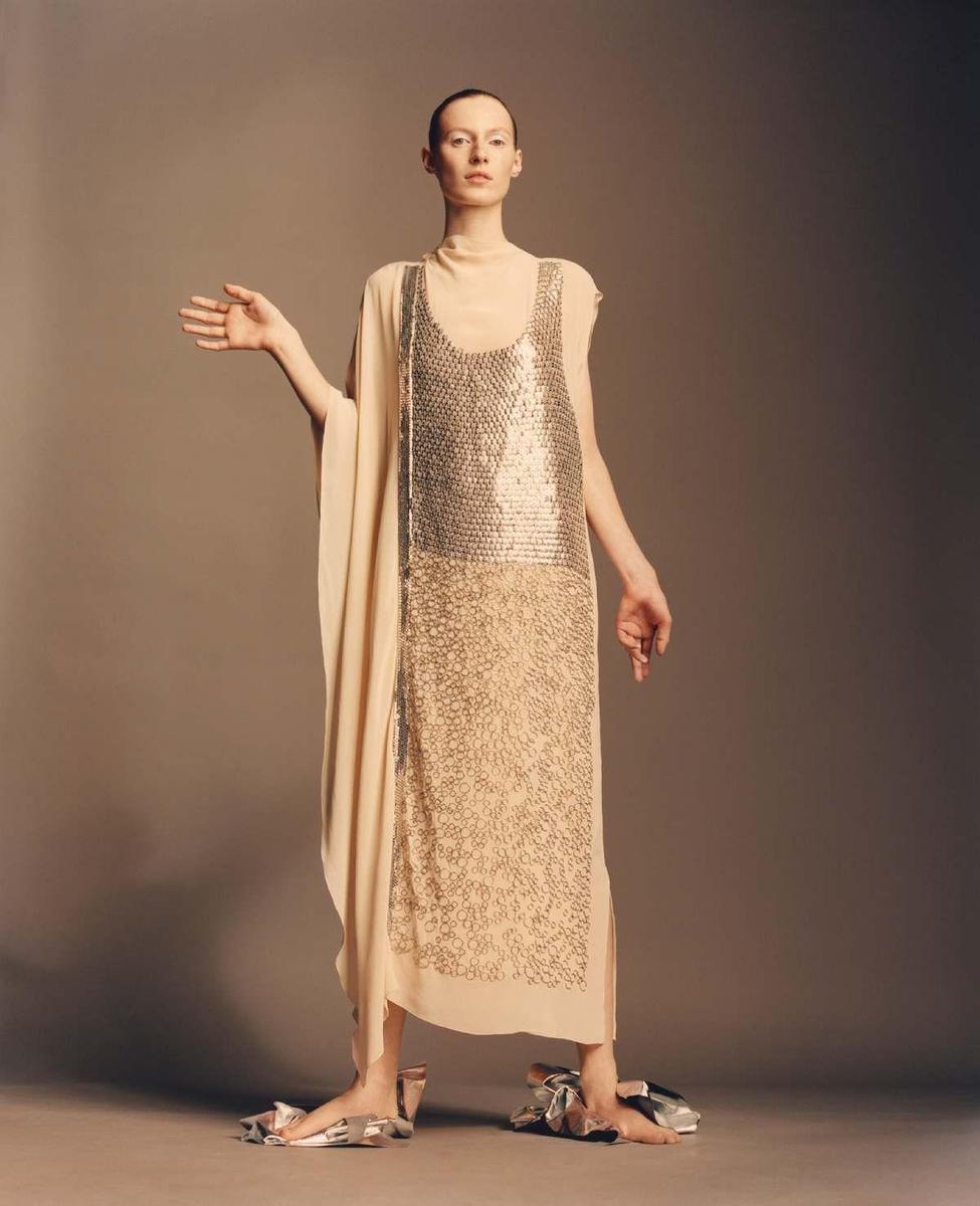 Vestido estilo kaftán asimétrico con lentejuelas, de Zara Atelier
