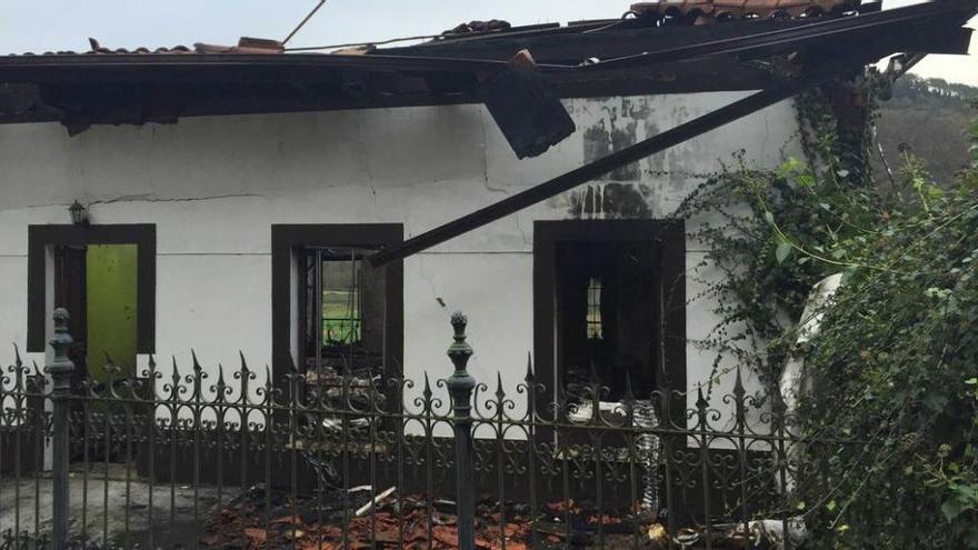 La vivienda siniestrada, ayer.