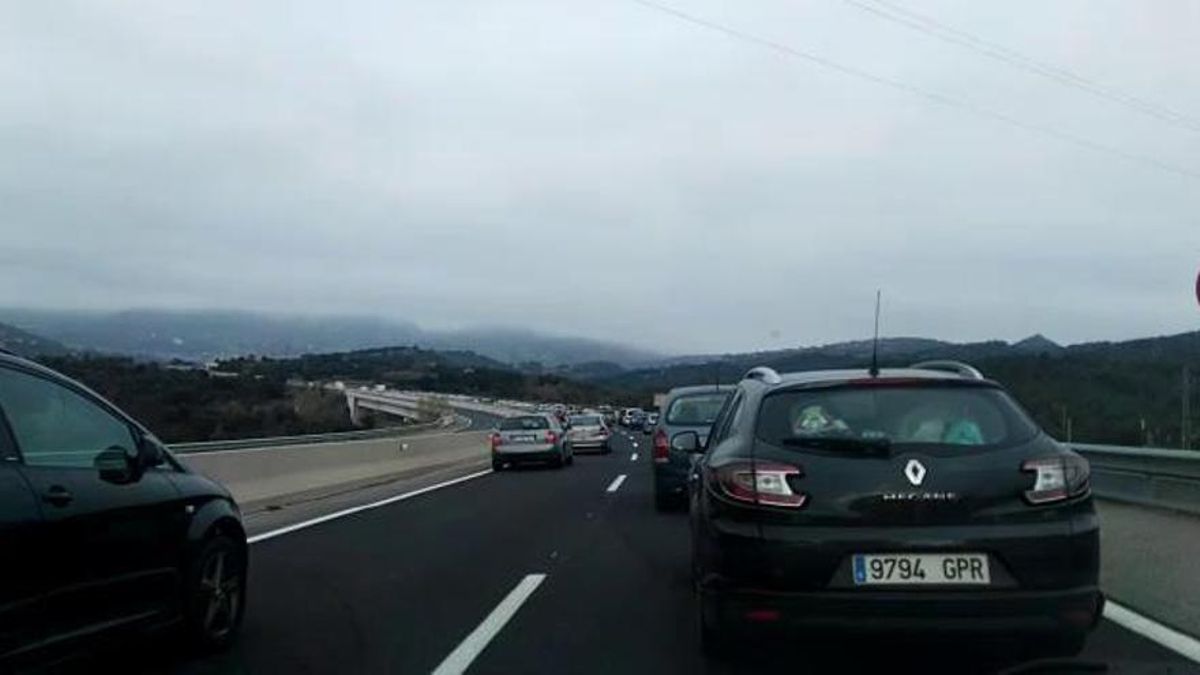 Cues a Berga, allà on l'autovia passa a tenir un sol carril