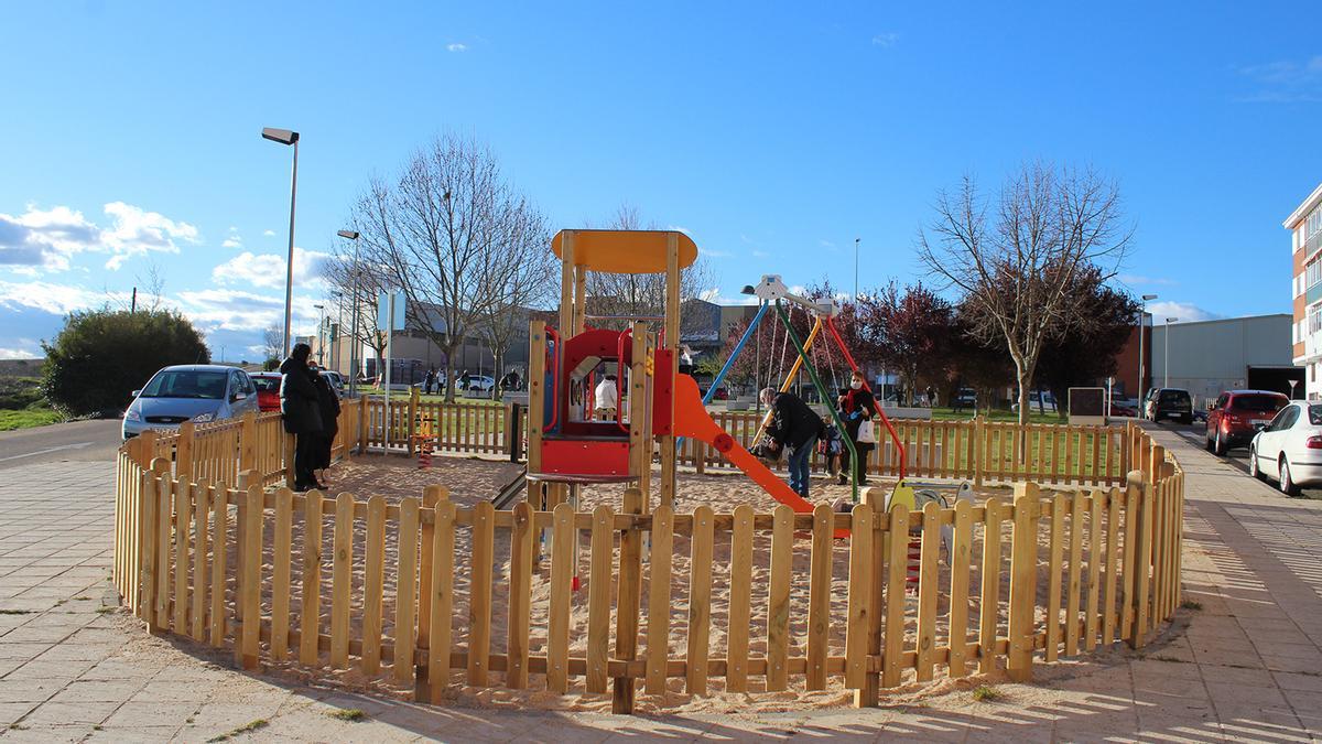 Zona infantil del nuevo parque de La Lobata.