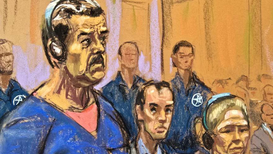 Fotografía de un dibujo realizado por la artista Jane Rosenberg donde aparece el presidente de Venezuela, Nicolás Maduro (c), junto a su esposa,, Cilia Flores (d), compareciendo ante un tribunal federal este lunes, en Nueva York (EE.UU.). Tanto Maduro como su esposa se declararon no culpables de todos los cargos de los que les acusa y el mandatario afirmó que sigue siendo el presidente de Venezuela y que es "un prisionero de guerra" y ha sido "secuestrado". EFE/ Jane Rosenberg