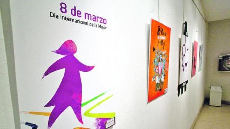 Exposición de carteles y fotografías con motivo del Día Internacional de la Mujer.
