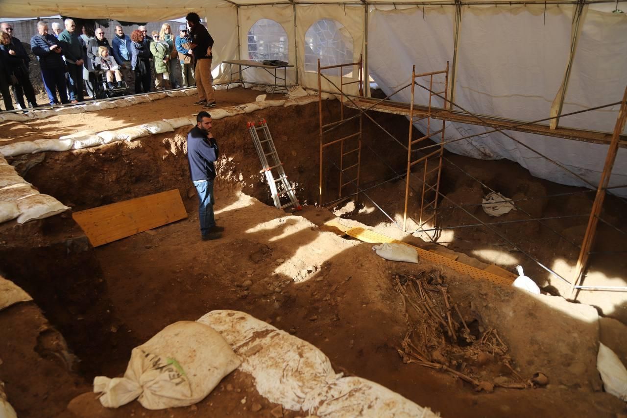 Acto en memoria de las víctimas del franquismo en el cementerio de la Salud