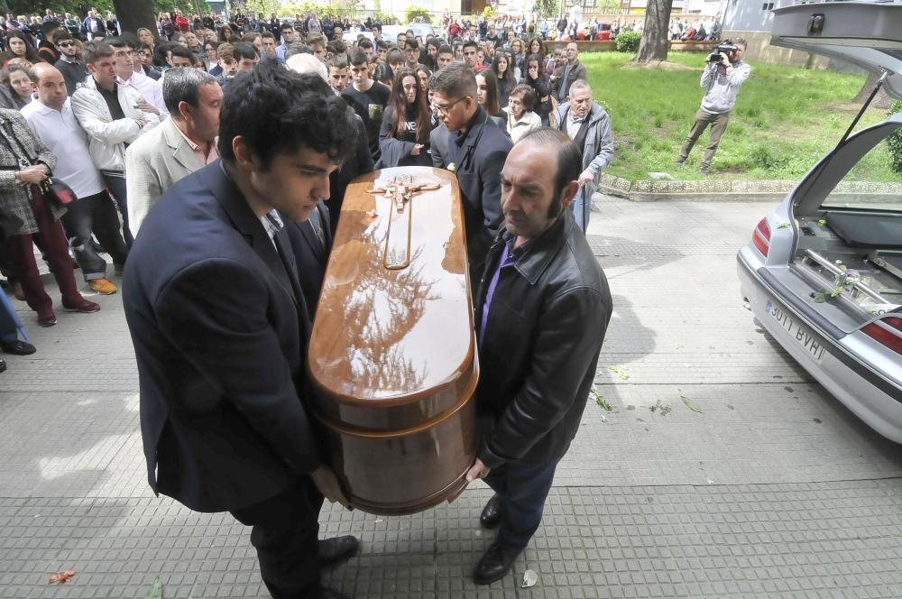 Funeral en Laviana por Marta Pérez, la joven de 17 años fallecida en accidente de tráfico.