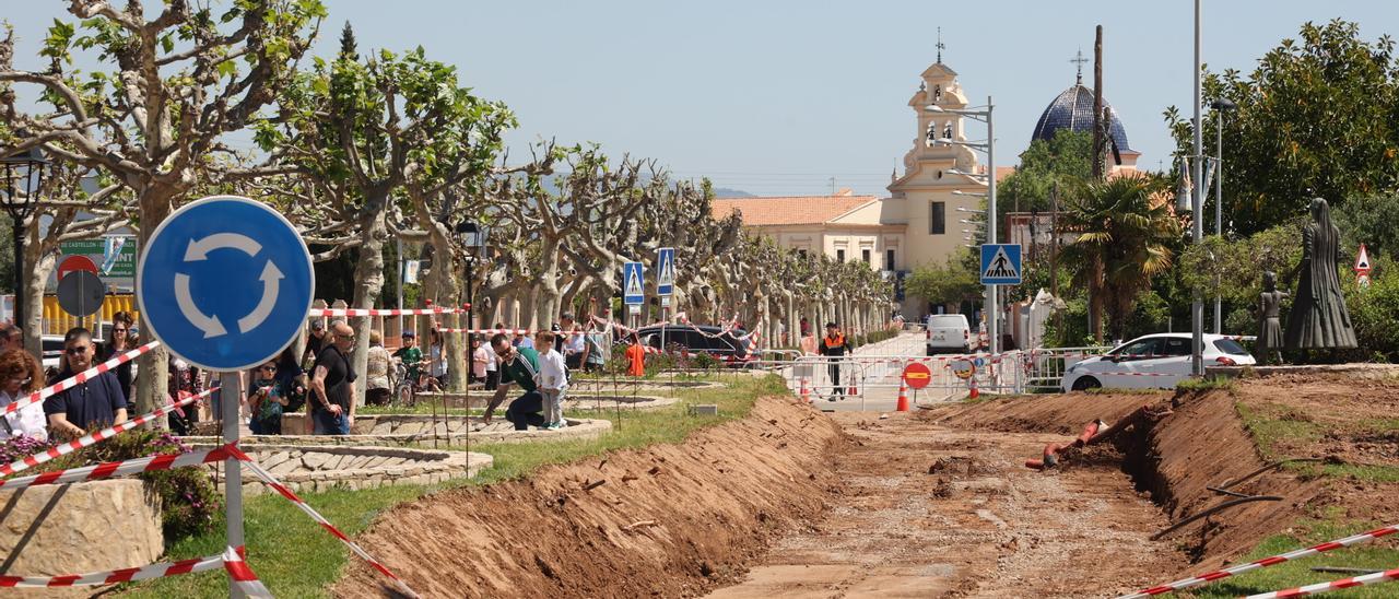 Imagen de las obras en un tramo de la avenida de Lledó.