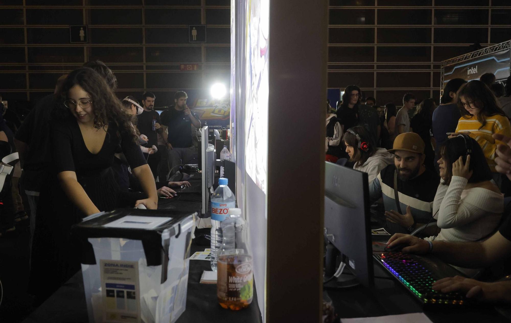 Los 'gamers' siguen jugando en la segunda jornada de la DreamHack Valencia 2023