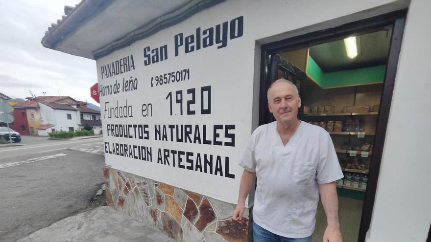 El pan centenario de San Pelayo, obra de arte en horno de leña para un bollo de otro mundo que es seña de identidad de Grado