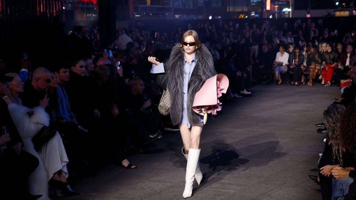 Gucci convierte Times Square en la pasarela más viral de la temporada ...