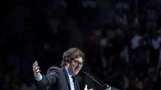 El presidente argentino se burla del socialismo español y reafirma su decisión de no pedir disculpas a su homólogo español