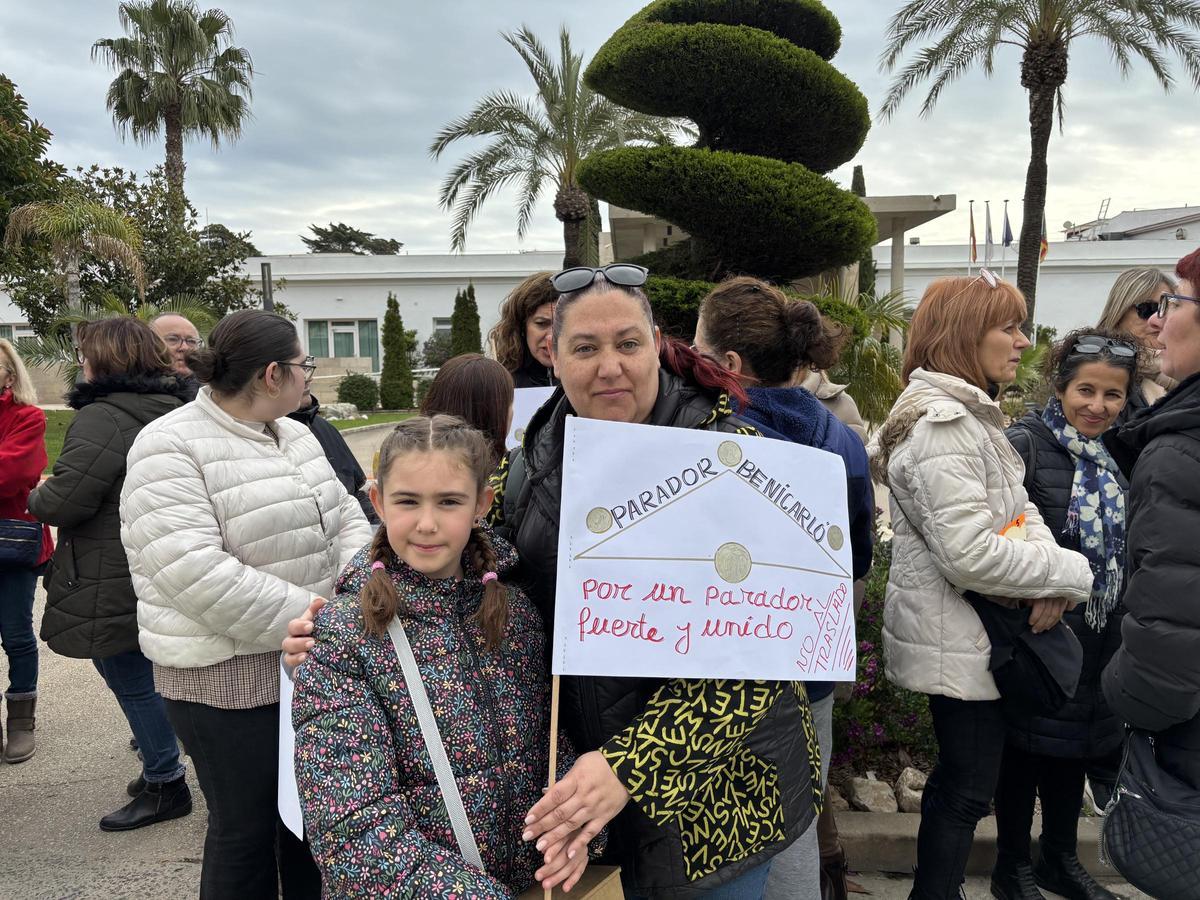 'Por un Parador fuerte y unido' era el lema de otra de las pancartas.