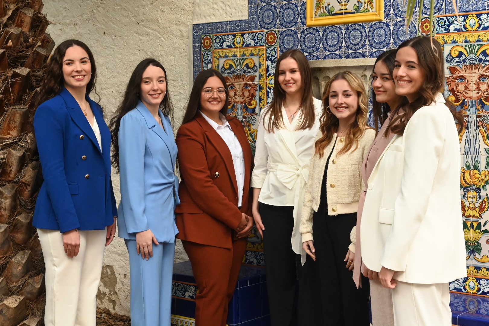 La reina de las fiestas de Vila-real se presenta con su corte de honor en el Termet