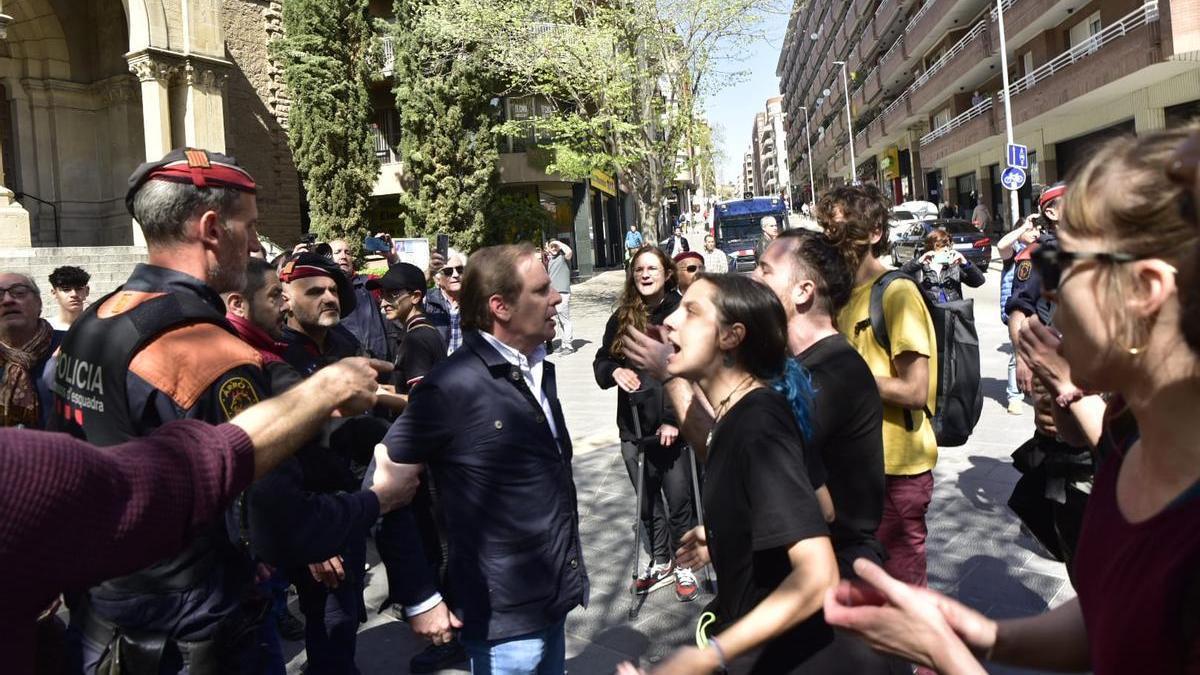 Antifeixistes boicotegen l'acte de Vox a Manresa