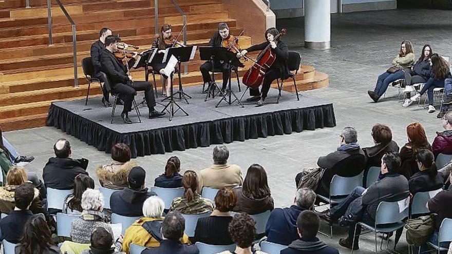 El Ensemble Vigo 430, ayer, en el hall del Mar de Vigo. // Adrián Irago