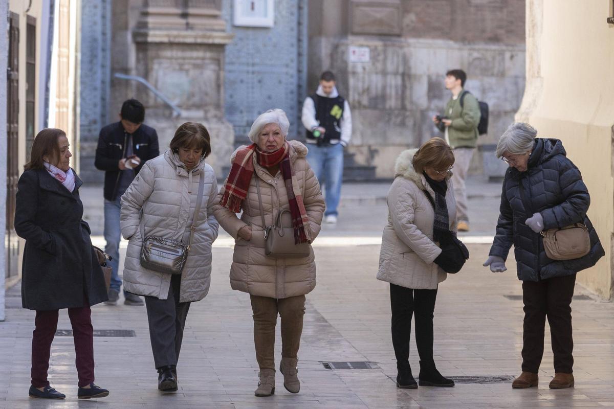 El frío se sintió ayer en València.
